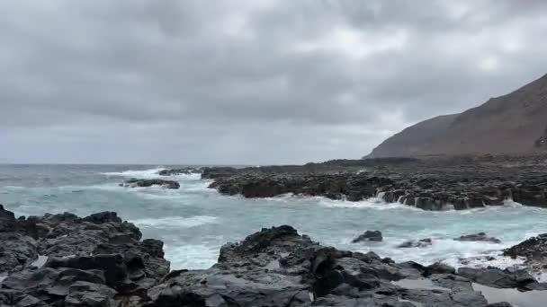 Načasování Sopečná Skalnatá Drsná Pláž Gran Canaria Kanárské Ostrovy Španělsko — Stock video