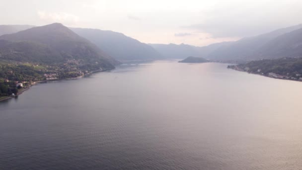 Δημοφιλή Και Γραφική Λίμνη Como Ανυψωμένη Εναέρια Άποψη Στο Ηλιοβασίλεμα — Αρχείο Βίντεο