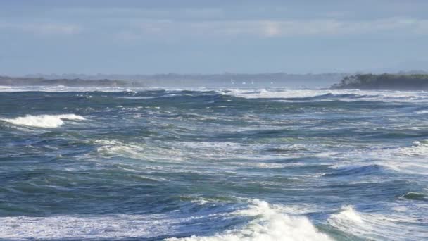 Повільний Рух Blue Ocean Waves Crashing Sea Headland Horizon Australia — стокове відео