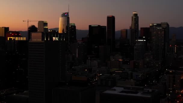 Légi Kilátás Los Angeles Városára Naplemente Idején Felhőkarcolók Sziluett Arany — Stock videók