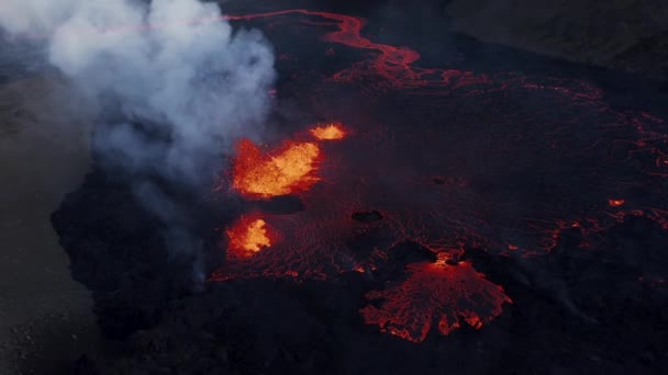 2022年冰岛Fagradalsfjall新火山喷发 有毒烟雾上升 熔岩场 — 图库视频影像