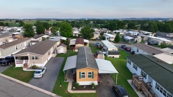 American Flag Redneck Mobile Home Trailer Park Usa Rising Aerial — Stock Video