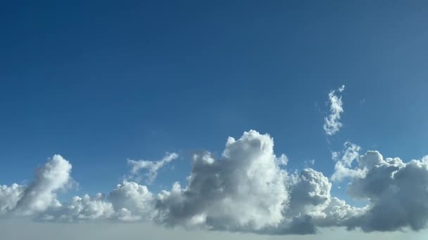 美丽的空中风景从一个喷气式座舱飞行通过美丽的好天气云 Fps — 图库视频影像