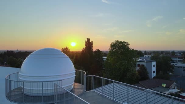 Güneş Batarken Göksel Cisimler Için Kubbenin Dış Görünüşü Astronomik Gözlemevi — Stok video