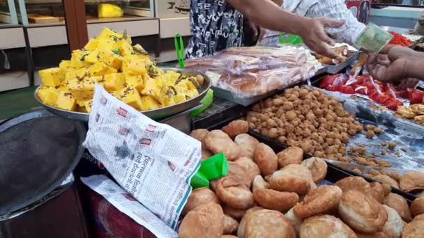 Comprando Comida Indian Street Mercado Ramzan Índia Vendedores Comida Rua — Vídeo de Stock