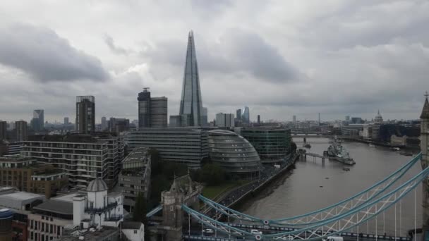 Vista Aérea Shard Ayuntamiento Cerca Del Puente Torre — Vídeos de Stock