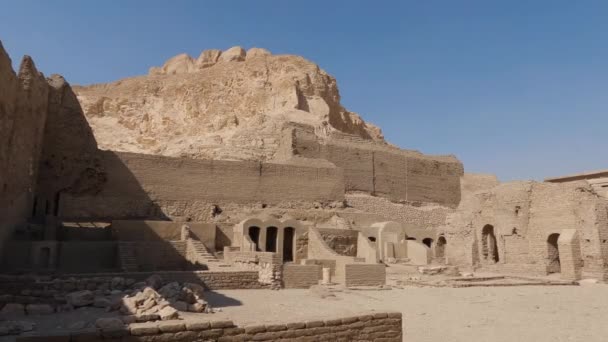 Manzaralı Deir Medine Tapınağının Panoramik Manzarası Luxor Mısır Sağa Dönüş — Stok video