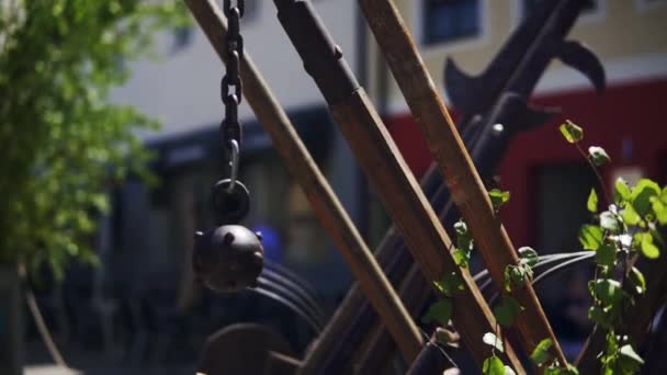 Видео Фестшпиля Валленштейна Альтдорфе Бавария Показывающее Коллекцию Средневековых Шаров Булавы — стоковое видео