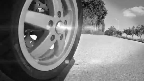 Nagyítás Motorkerékpár Gumiabroncs Egy Humen Szem Fekete Fehér Sony Fs7 — Stock videók