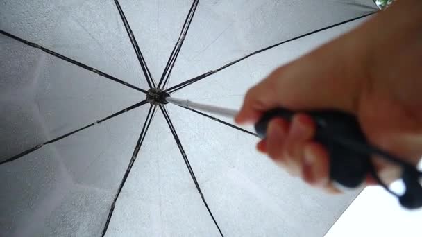 Personne Tenant Parapluie Pendant Une Forte Pluie Prise Vue Bas — Video