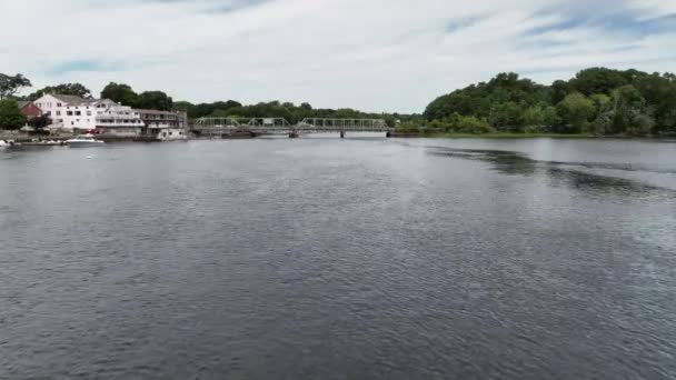 Niskokątny Widok Powietrza Rzekę Saugatuck Connecticut Piękny Dzień Niebieskim Niebem — Wideo stockowe