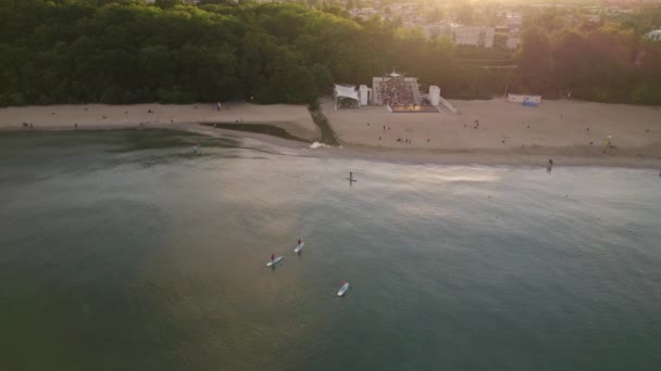 Widok Lotu Ptaka Zachodzie Słońca Gdyni Plaża Orłowo Deski Surfingowe — Wideo stockowe