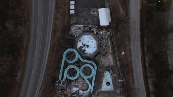 Top Aerial Drone Filmagem Parque Aquático Abandonado Com Escorregas Piscinas — Vídeo de Stock