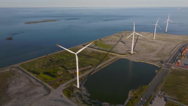 Une Vue Aérienne Une Source Énergie Propre Quatre Éoliennes Affilée — Video