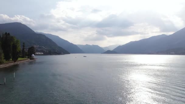 Lago Escénico Como Por Otros Alpes Montañas Popular Italia Travel — Vídeo de stock