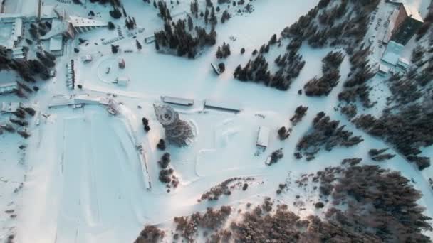 ハイタトラ スロバキア 雪景色のタトラ塔の空中ビューのトップダウン — ストック動画