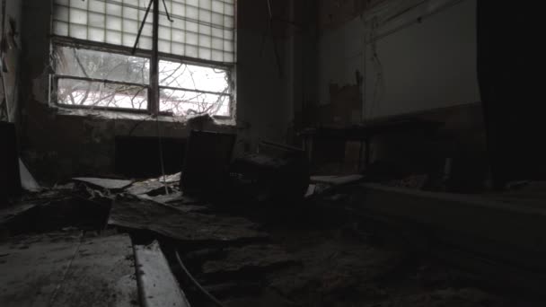 Slider Πλάνα Από Ένα Εγκαταλελειμμένο Γραφείο Πολλά Φυσικά Παρακμή Και — Αρχείο Βίντεο