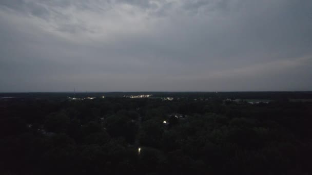 Letecký Pohled Ohňostroj Zobrazován Dálky Července Ohio City Mlhavé Noci — Stock video