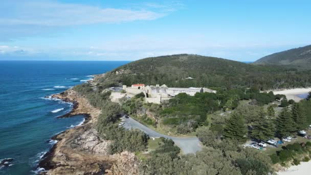 Vista Aérea Histórico Trial Bay Gaol Construído Sobre Promontório Costeiro — Vídeo de Stock