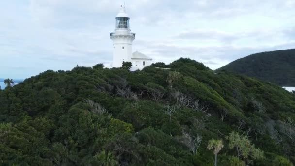 Uniek Onthullend Uitzicht Een Historische Vuurtoren Met Panoramisch Uitzicht Oceaan — Stockvideo