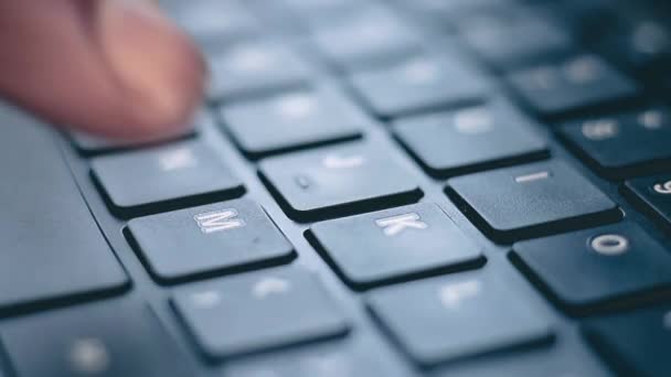 Business Man Sending Email Using His Computer Laptop Stock Záběry — Stock video