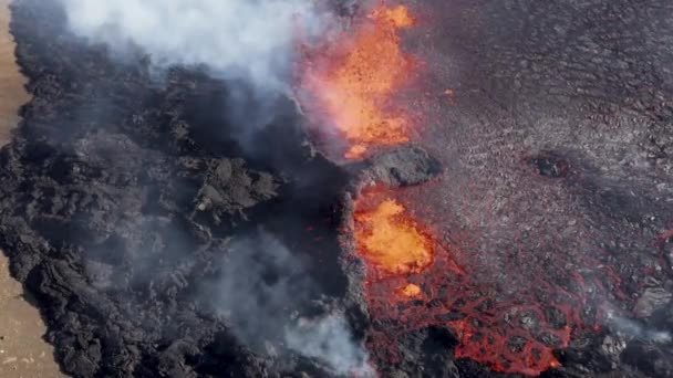 Magma Vomitando Erupção Vulcão Fissura Islândia Dia Ensolarado Aéreo — Vídeo de Stock