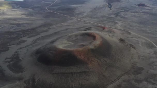 Sopečný Kráter Blízkosti Jezera Blahylur Islandu Anténa — Stock video