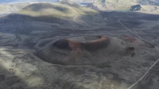 Letecký Pohled Kráter Prázdnou Cestu Dne Blízko Rangaring Ytra Islandu — Stock video
