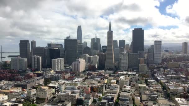 Luftaufnahme Der Skyline Von San Francisco Einem Bewölkten Tag — Stockvideo