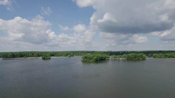 Βίντεο Που Δείχνει Μια Λίμνη Στην Πόλη Του Οχάιο Καλυμμένη — Αρχείο Βίντεο