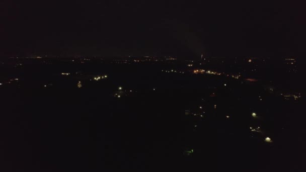 Den Nezávislosti Vybuchující Ohňostroj Zobrazení Zataženém Městě Noci — Stock video