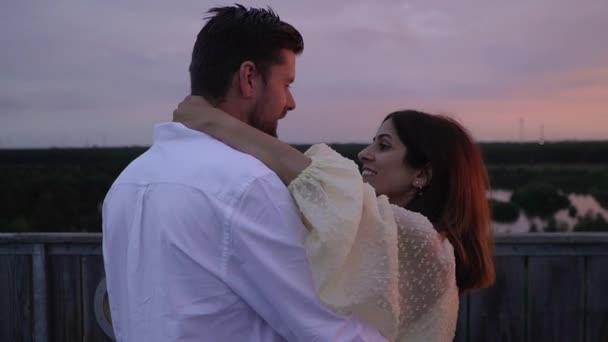 Tanzpaar Auf Dem Sahara Turm Bei Sonnenuntergang Lommel Belgien — Stockvideo