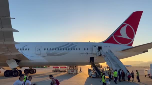 Turkish Airlines Airbus Landed International Airport Airplane Beautiful Sunset People — Stock Video