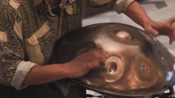 Close Street Performer Playing Handmade Percussion Made Metal Frying Pan — Stock Video