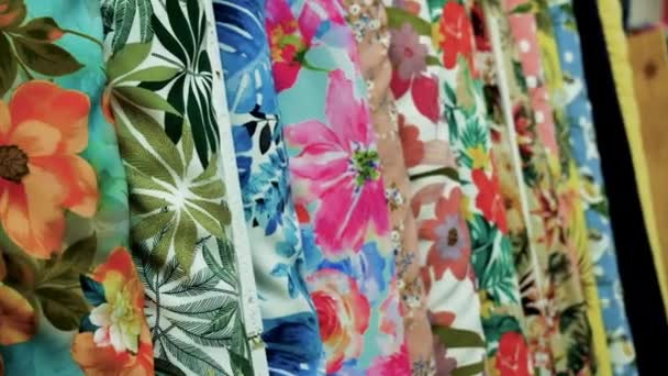 Diseños Exóticos Coloridos Grandes Rollos Material Tienda Telas — Vídeos de Stock