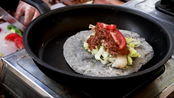 Cocinar Serie Tacos Pollo Primer Plano Mano Del Chef Usando — Vídeos de Stock