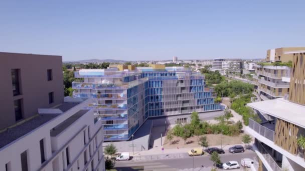 Luchtfoto Van Enkele Appartementengebouwen Met Geparkeerde Auto Montpellier Frankrijk — Stockvideo