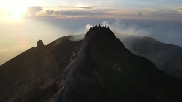 Tourist Standing Edge Crater Rim Active Volcano Mount Agung Sunset — Stock Video