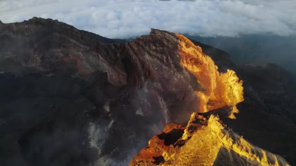 Gün Batımında Agung Dağı Ndaki Aktif Volkanın Krater Kenarı Bali — Stok video