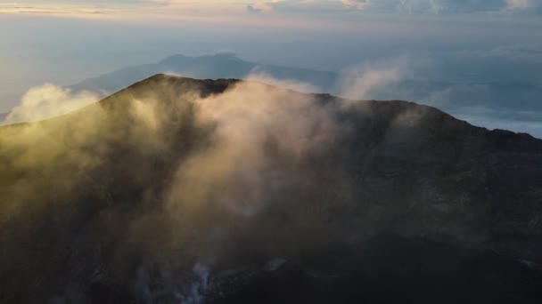 Κρατήρας Χείλος Του Ενεργού Ηφαιστείου Mount Agung Στο Ηλιοβασίλεμα Μπαλί — Αρχείο Βίντεο