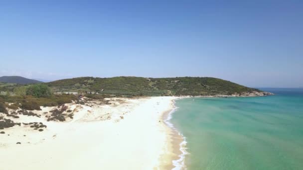 Klip Drona Startujący Wysoko Nad Tropikalną Plażą Grecji — Wideo stockowe