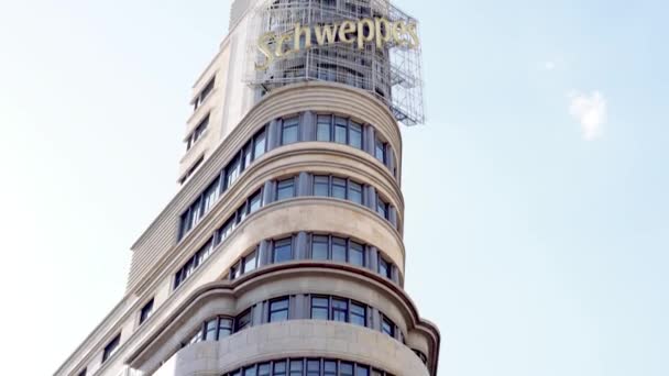 Enthüllung Des Schweppes Schildes Carrin Gebäude Von Unten Sommer Madrid — Stockvideo