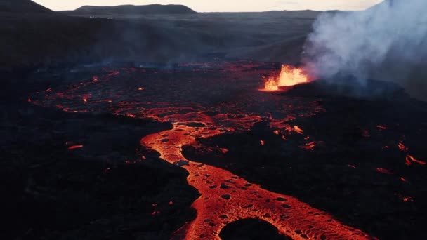 Rio Lava Fluindo Longe Vulcão Explosivo Fissura Erupção Islândia Fenômeno — Vídeo de Stock