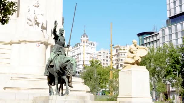 Вид Сбоку Бронзовую Скульптуру Дон Кихота Cervantes Monumenta Plaza Espaa — стоковое видео