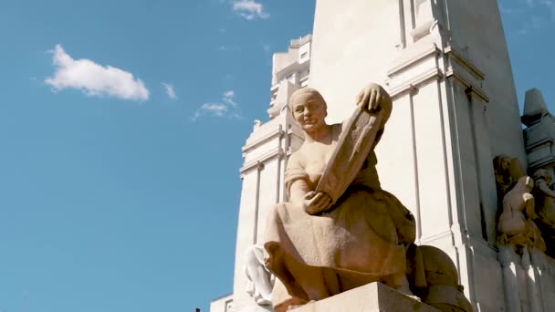 Rounded Metalic Structure Plaza Espaa Square City Sunny Day Madrid — Stock Video