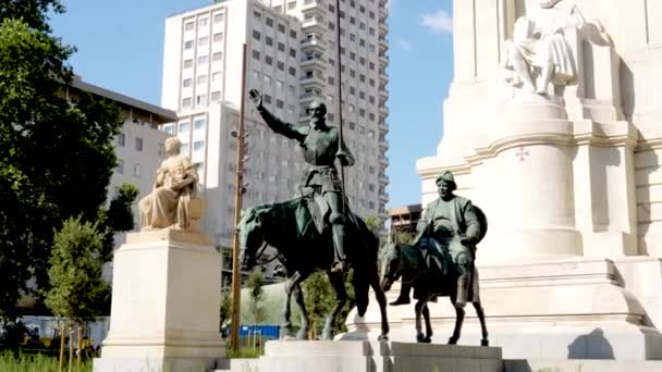 Structure Métallique Arrondie Sur Plaza Espaa Par Une Journée Ensoleillée — Video