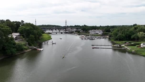 Eine Luftaufnahme Über Dem Saugatuck River Westport Connecticut Einem Bewölkten — Stockvideo