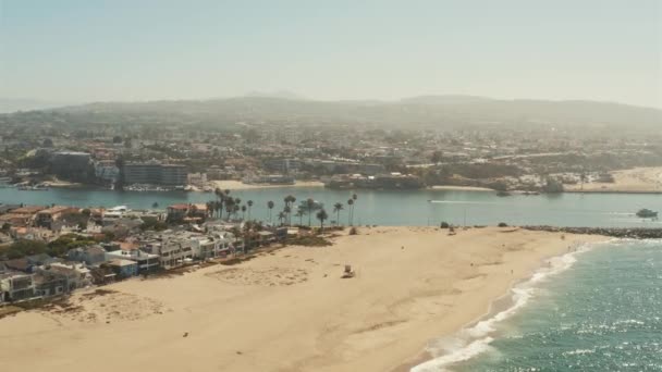 Limanda Tekneleri Olan California Sahil Sahilinin Güzel Insansız Hava Aracı — Stok video