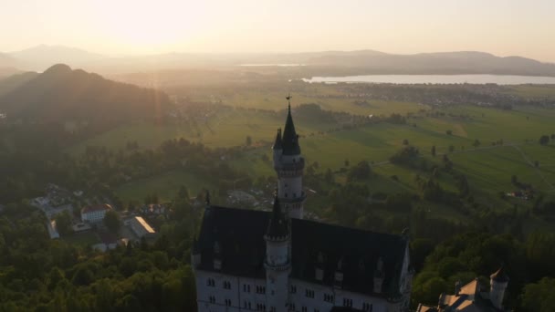 Vzdušný Výhled Kolem Věže Zámku Neuschwanstein Západ Slunce Schwangau Německo — Stock video