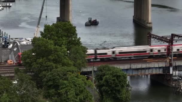 Luchtfoto Van Saugatuck River Railroad Bridge Connecticut Een Bewolkte Dag — Stockvideo